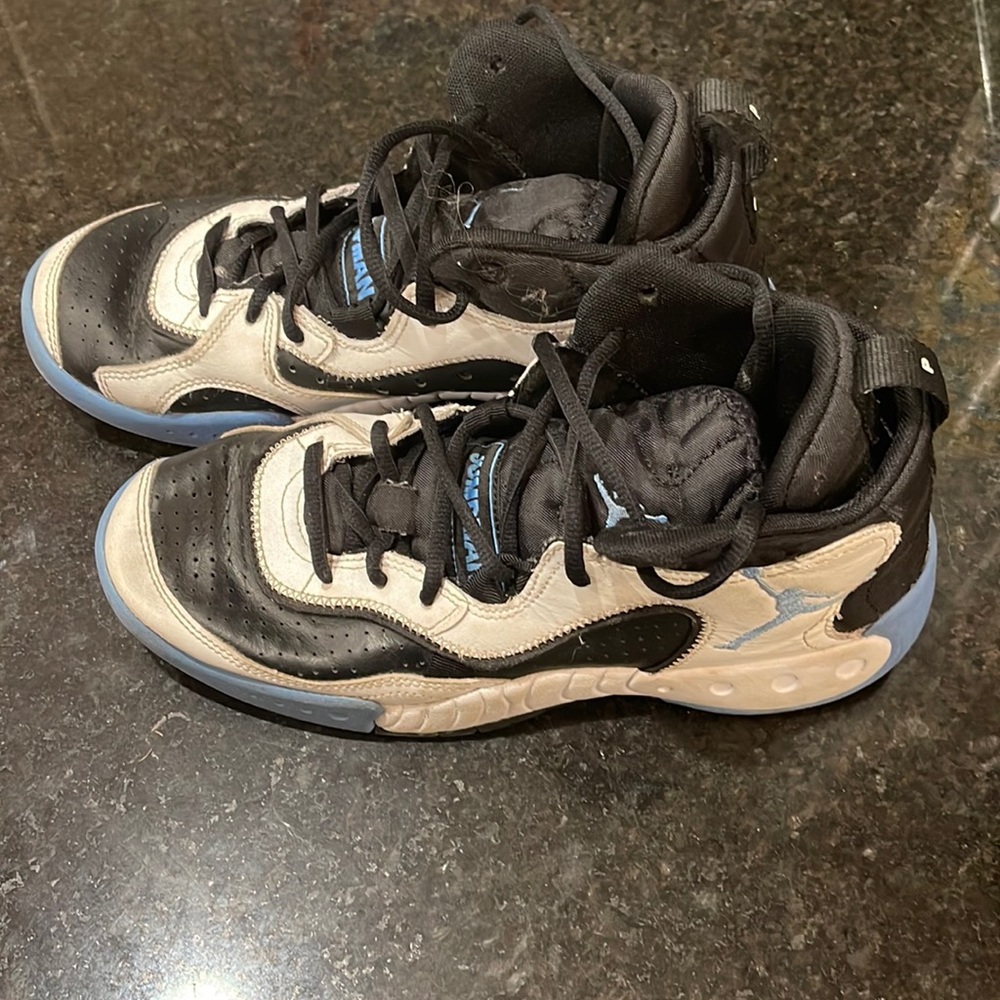 Nike Jordan jumpman youth basketball shoes